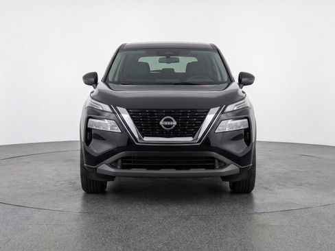 Used 2025 Nissan Rogue SV image 2