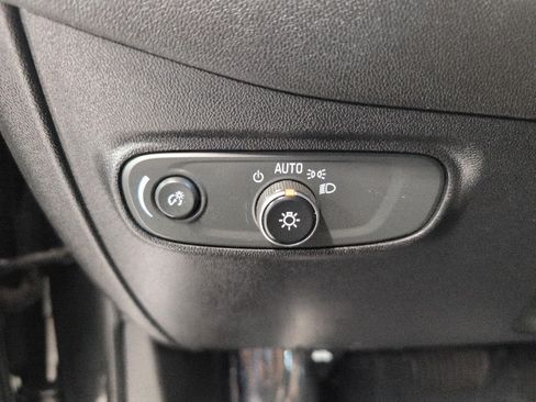 Used 2019 Chevrolet Equinox LT w/ Driver Convenience Package AWD/4WD image 10
