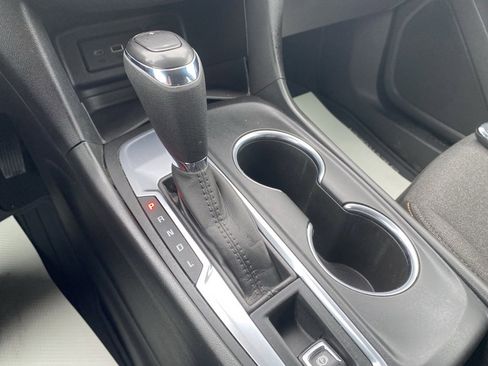 Used 2020 Chevrolet Equinox LT image 32