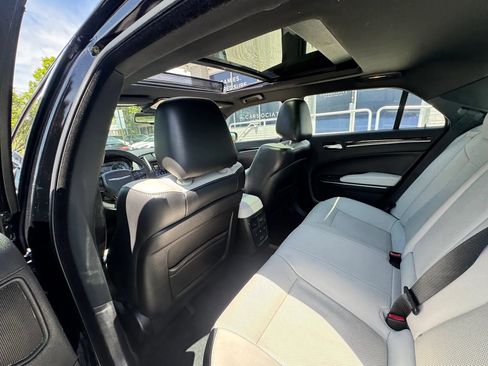 Used 2018 Chrysler 300 S w/ 300S Premium Group RWD image 21