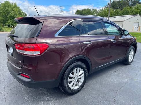 Used 2017 Kia Sorento FWD image 3