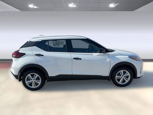 New 2025 Nissan Kicks Play S image 8