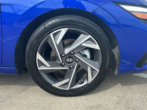 Used 2025 Hyundai Elantra Limited FWD image 16