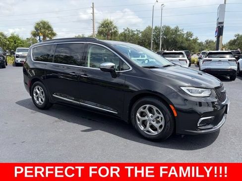 Used 2023 Chrysler Pacifica Limited FWD image 1