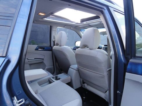 Used 2013 Subaru Forester 2.5X Premium w/ All-Weather Plus Pkg AWD/4WD image 27