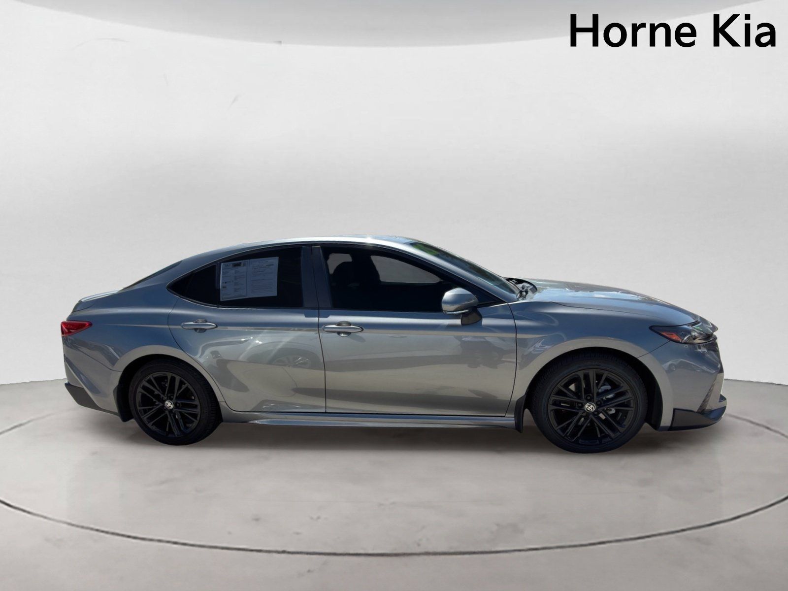 Used 2025 Toyota Camry SE w/ Convenience Package FWD image 3