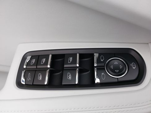 New 2026 Porsche Macan AWD/4WD image 30