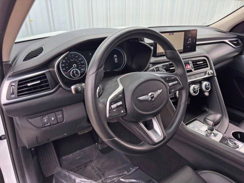 Used 2022 Genesis G70 2.0T image 12