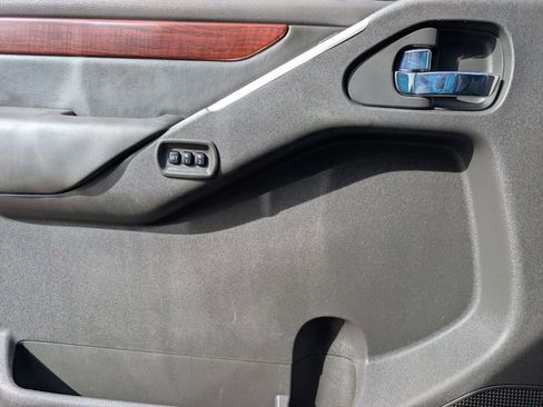 Used 2012 Nissan Pathfinder LE image 10