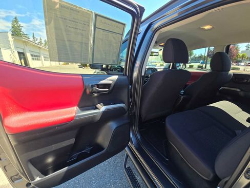 Certified 2017 Toyota Tacoma SR5 w/ Tow Package AWD/4WD image 15