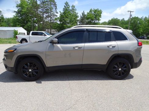 Used 2017 Jeep Cherokee Limited w/ Safetytec Group AWD/4WD image 7