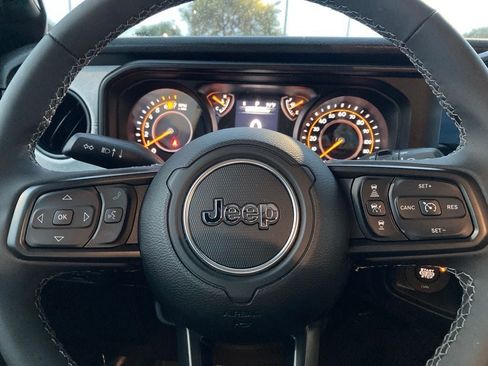 Used 2026 Jeep Wrangler Unlimited Sport AWD/4WD image 19