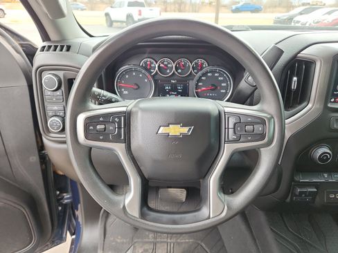 Used 2023 Chevrolet Silverado 2500 Custom w/ Custom Value Package image 17
