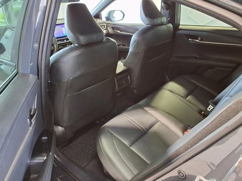 Used 2025 Toyota Camry XSE FWD image 17