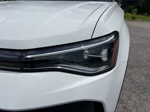 New 2026 Volkswagen Taos SE FWD image 9