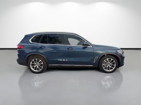 Used 2022 BMW X5 xDrive40i w/ Premium Package AWD/4WD image 2