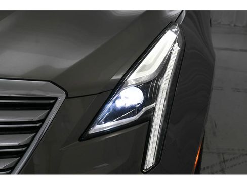 Used 2018 Cadillac XT5 Luxury w/ Driver Awareness Package image 23