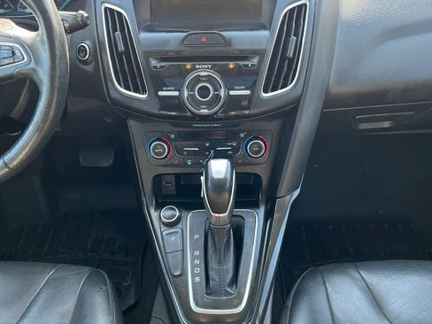 Used 2017 Ford Focus Titanium FWD image 10