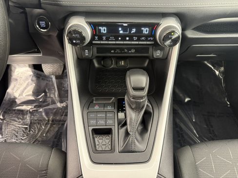 Used 2025 Toyota RAV4 XLE w/ Convenience Package image 21