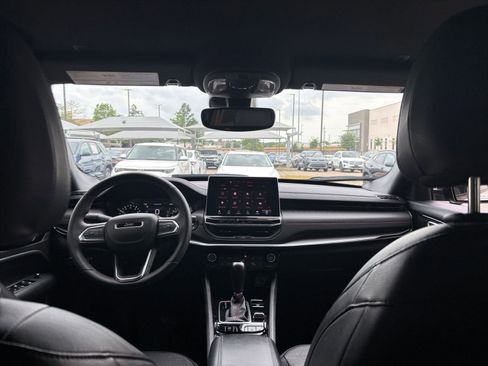 Used 2025 Jeep Compass Trailhawk image 36