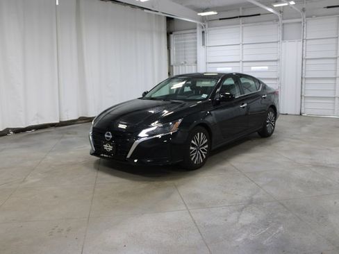 Used 2023 Nissan Altima 2.5 SV FWD image 5