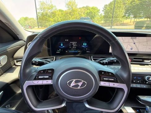 Used 2021 Hyundai Elantra Limited w/ Cargo Package FWD image 5