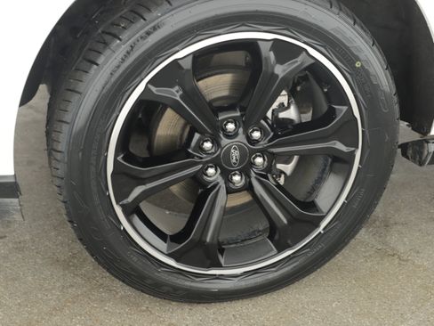 Used 2022 Ford Expedition Limited image 5