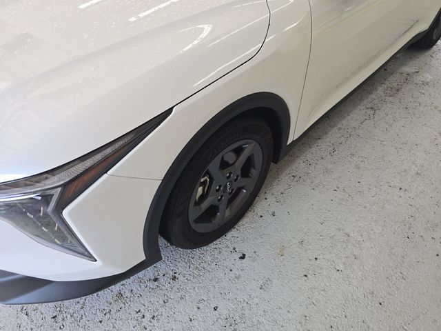 Certified 2025 Kia K4 FWD image 9