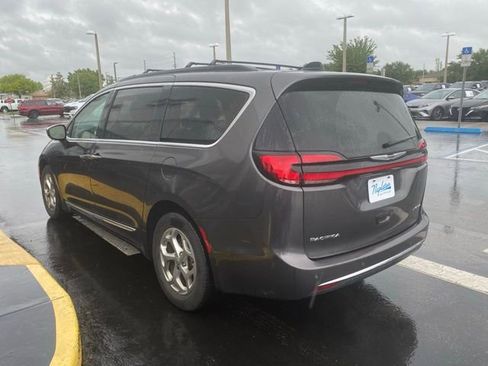 Used 2023 Chrysler Pacifica Limited image 7