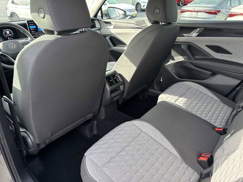 Certified 2025 Volkswagen Tiguan S w/ 18" Wheel Package image 10