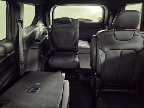 New 2026 Jeep Grand Cherokee L Limited RWD image 17