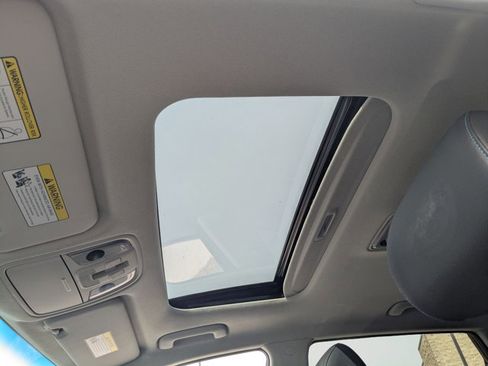 Used 2020 Kia Niro EX Premium image 16