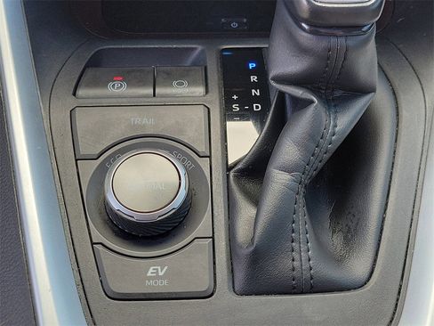 Used 2020 Toyota RAV4 Limited image 33