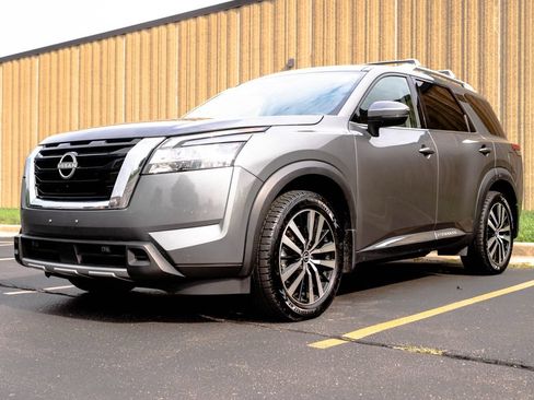 Used 2023 Nissan Pathfinder Platinum AWD/4WD image 4