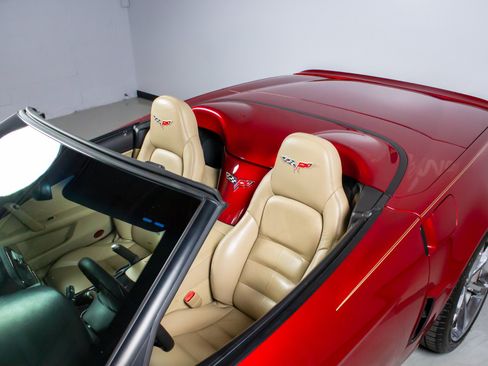 Used 2010 Chevrolet Corvette Grand Sport w/ Preferred Equipment Group RWD image 36