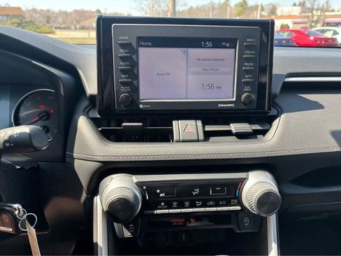 Used 2022 Toyota RAV4 LE image 22