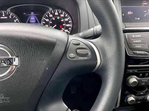 Used 2017 Nissan Pathfinder S image 23