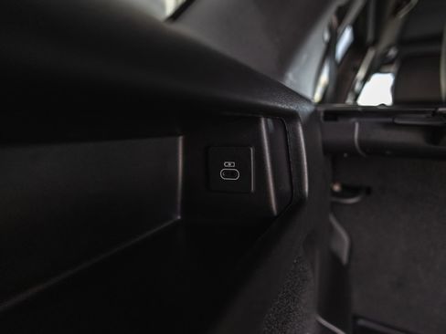 Used 2023 Land Rover Discovery Sport SE R-Dynamic image 32