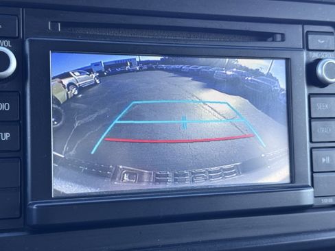 Used 2017 Toyota Tacoma SR image 9