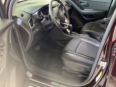 Used 2020 Chevrolet Trax LT w/ LT Convenience Package FWD image 21