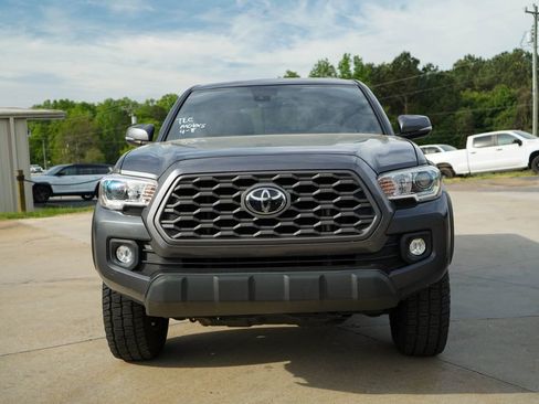 Used 2022 Toyota Tacoma TRD Off-Road w/ Technology Package image 10