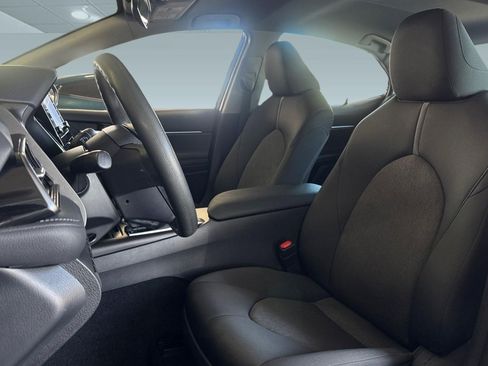 Used 2022 Toyota Camry LE FWD image 5