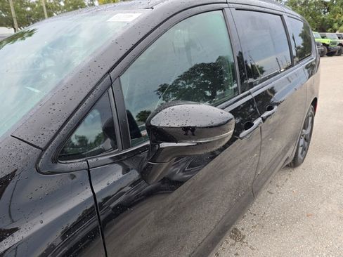 New 2026 Chrysler Pacifica Limited w/ S Appearance Package image 10