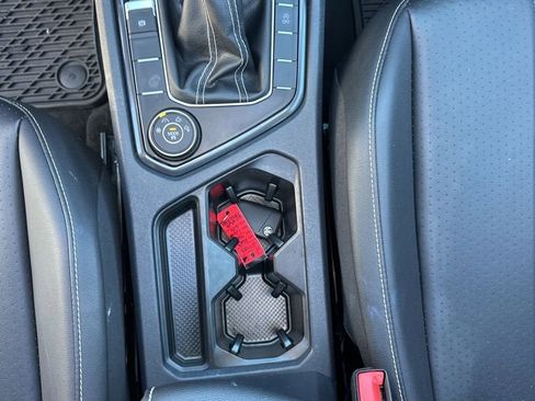 Used 2023 Volkswagen Tiguan SE image 31