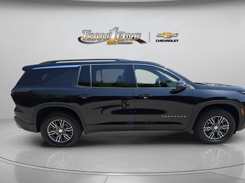 Used 2026 Chevrolet Traverse LT w/ Driver Confidence Package FWD image 9