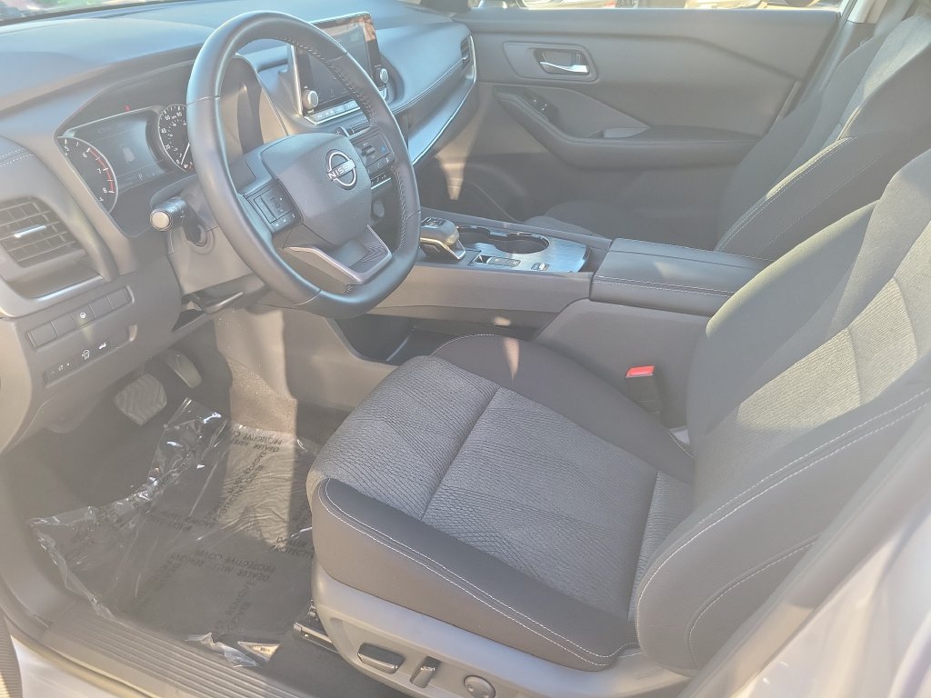 Used 2025 Nissan Rogue SV FWD image 23