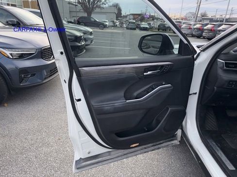 Used 2022 Toyota Highlander Limited image 22