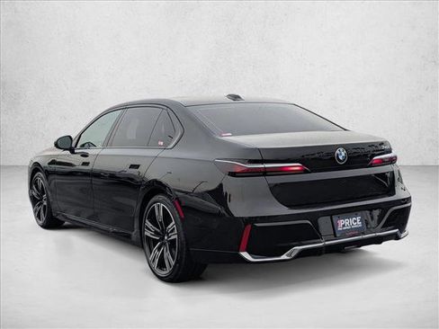 Used 2023 BMW 740i image 8