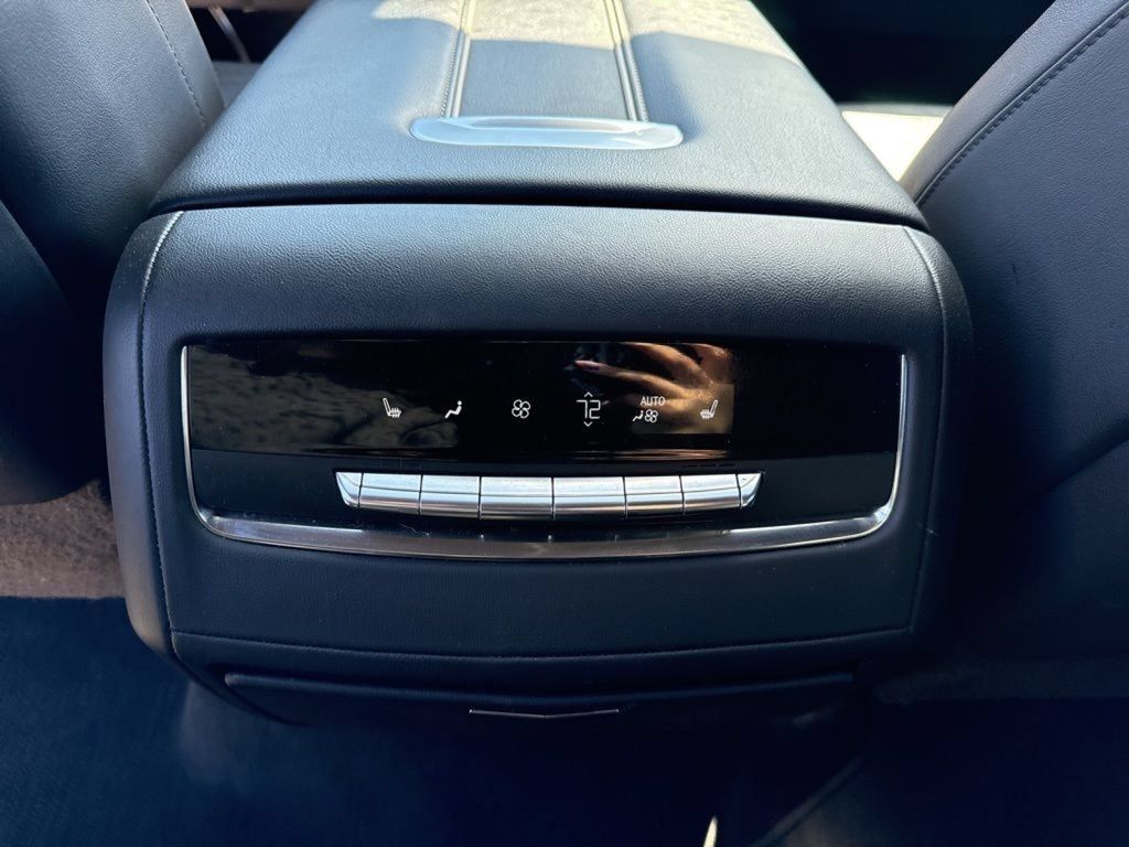 Used 2023 Cadillac Escalade Premium Luxury AWD/4WD image 46