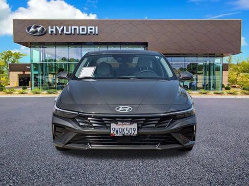 Used 2025 Hyundai Elantra Limited FWD image 2